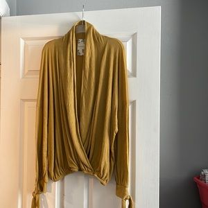 Blu pepper mustard blouse